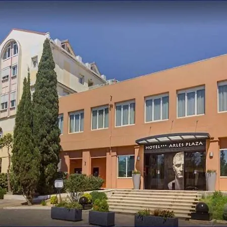 Ξενοδοχείο Plaza Αρλ