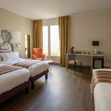 Plaza Hotel 4*