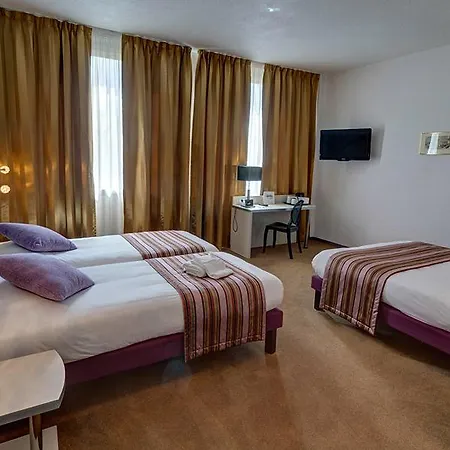 Hotel Plaza 4*