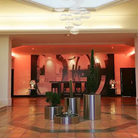 Plaza Hotel 4*