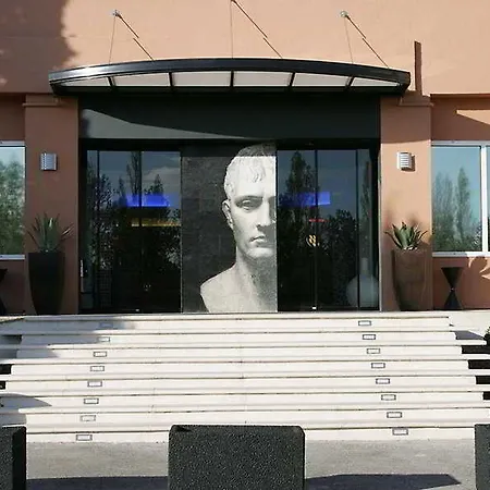 Plaza 4* Arles